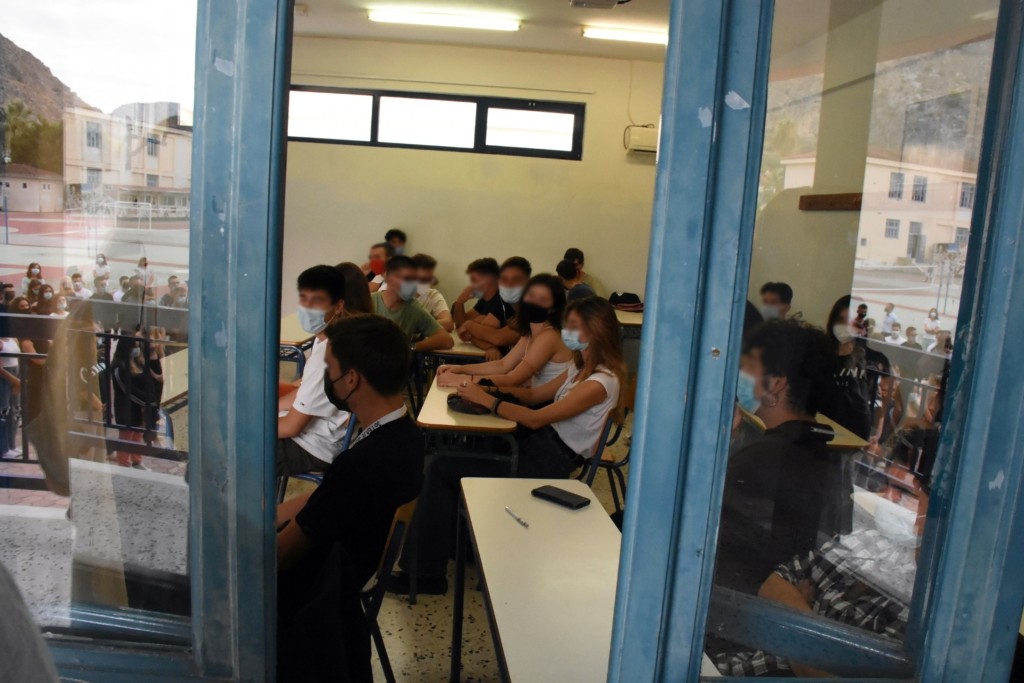 Πάνω από 20 παιδιά αρνητών εκτός σχολείων στη Λάρισα – Τι απαντά το υπουργείο Παιδείας