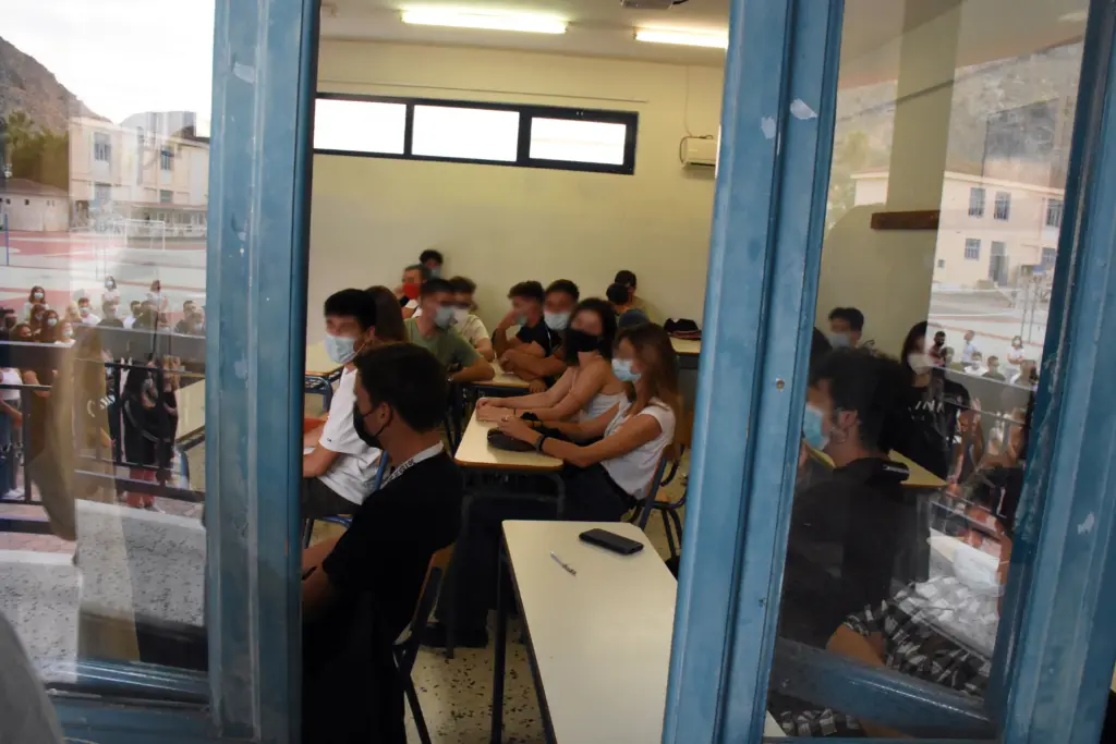 Πάνω από 20 παιδιά αρνητών εκτός σχολείων στη Λάρισα – Τι απαντά το υπουργείο Παιδείας