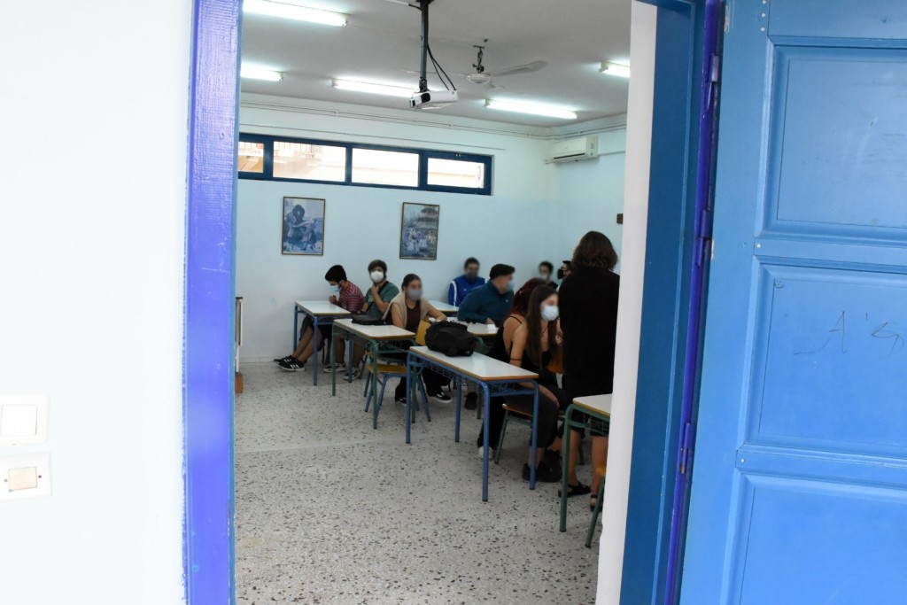 “Τα αυστηρά πρωτόκολλα στα σχολεία αποδίδουν” τονίζει η Ζέττα Μακρή (vid)