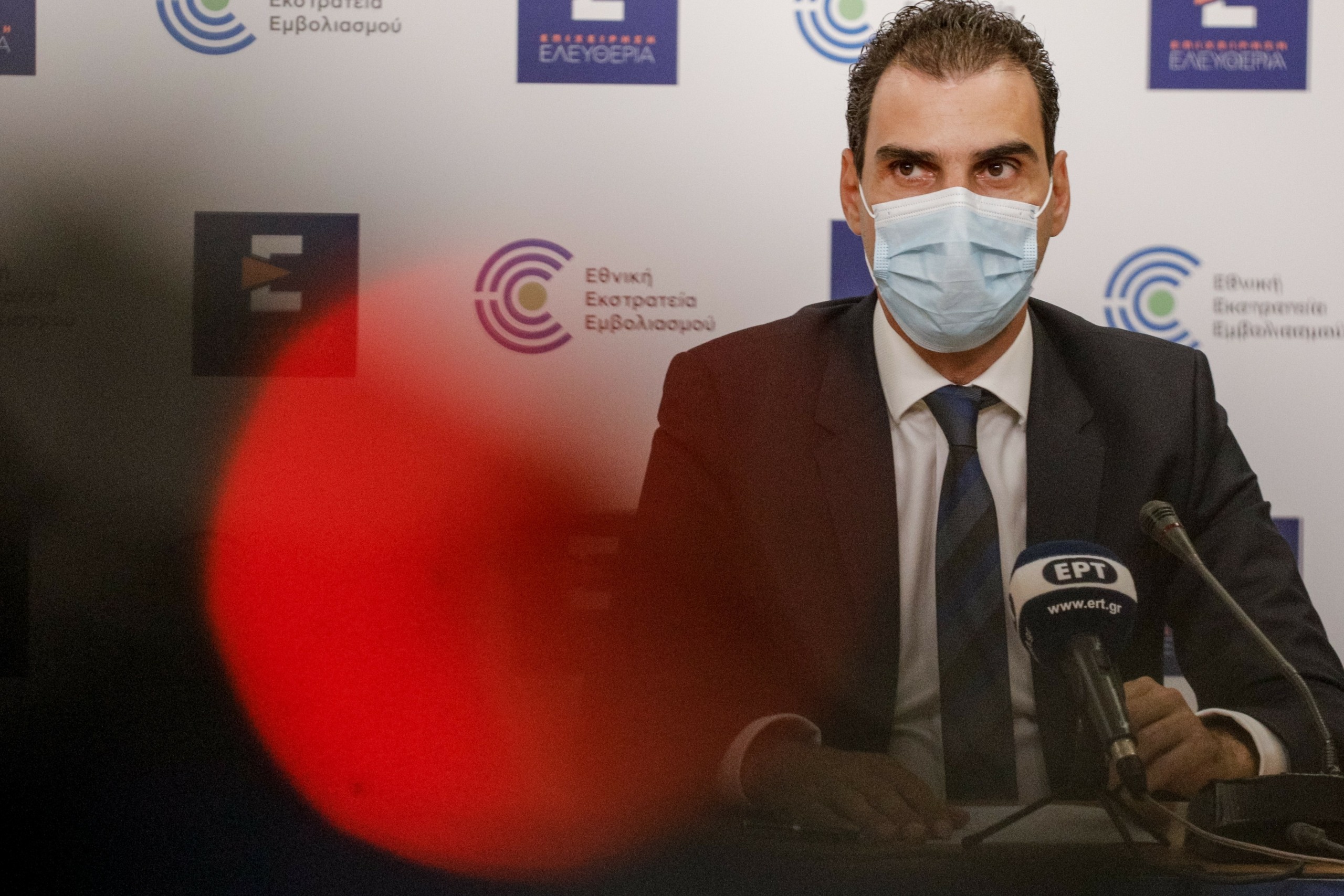 “Δεν θα πάμε σε lockdown” ξεκαθαρίζει ο Θεμιστοκλέους – Ανοιχτό το ενδεχόμενο νέων μέτρων (vid)