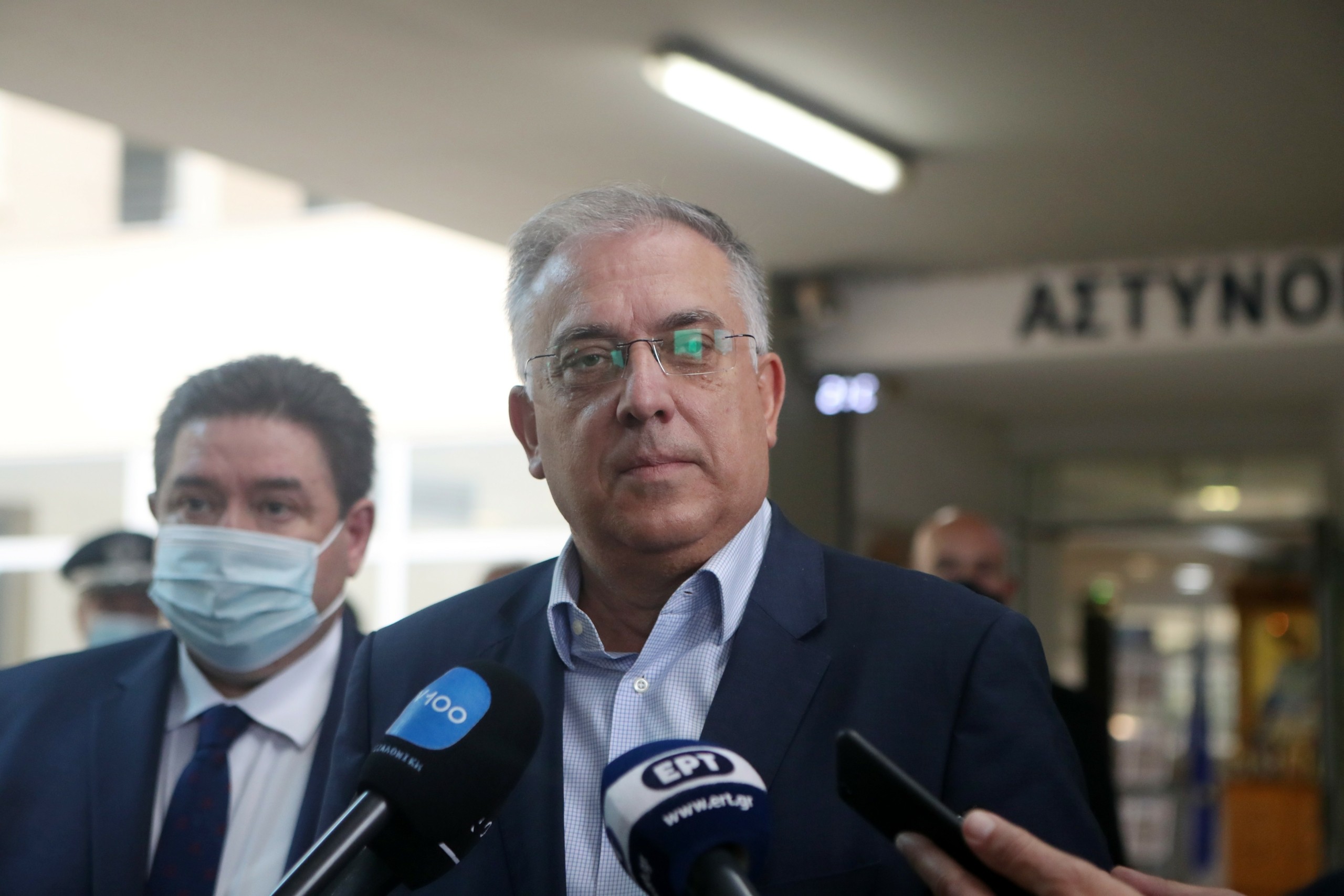 “Ξηλώνει” την ηγεσία της Άμεσης Δράσης ο Θεοδωρικάκος μετά την καταδίωξη στο Πέραμα – Κάμερες σε περιπολικά και ΜΑΤ