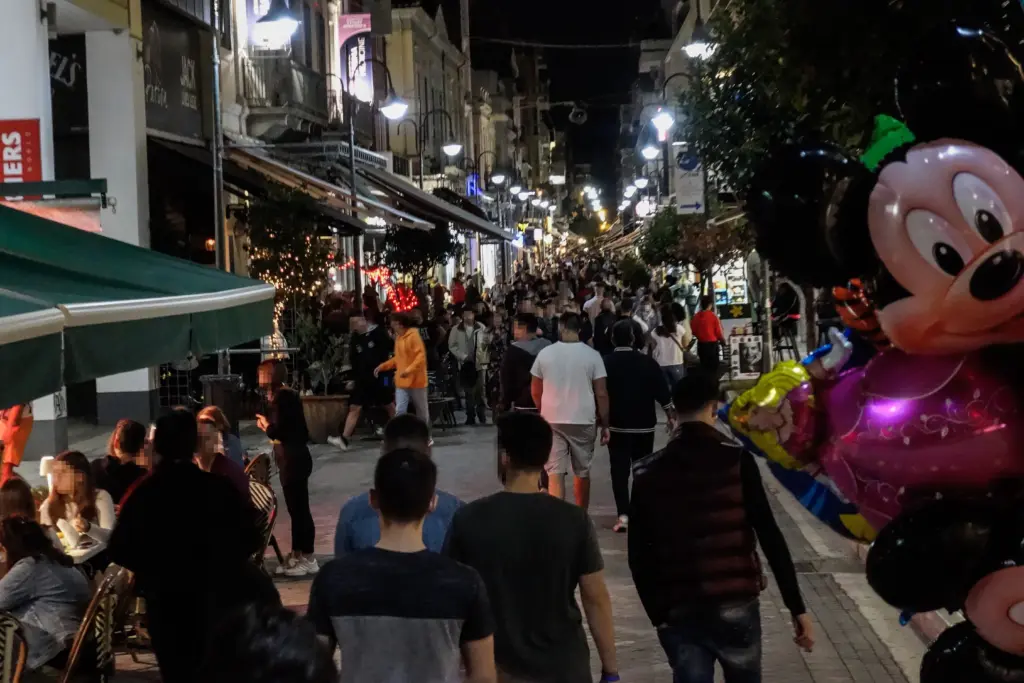 Επισήμως 5 εκατομμύρια νεκροί παγκοσμίως από τον κορονοϊό – Ανοιχτά τα σενάρια για την εξέλιξη της πανδημίας