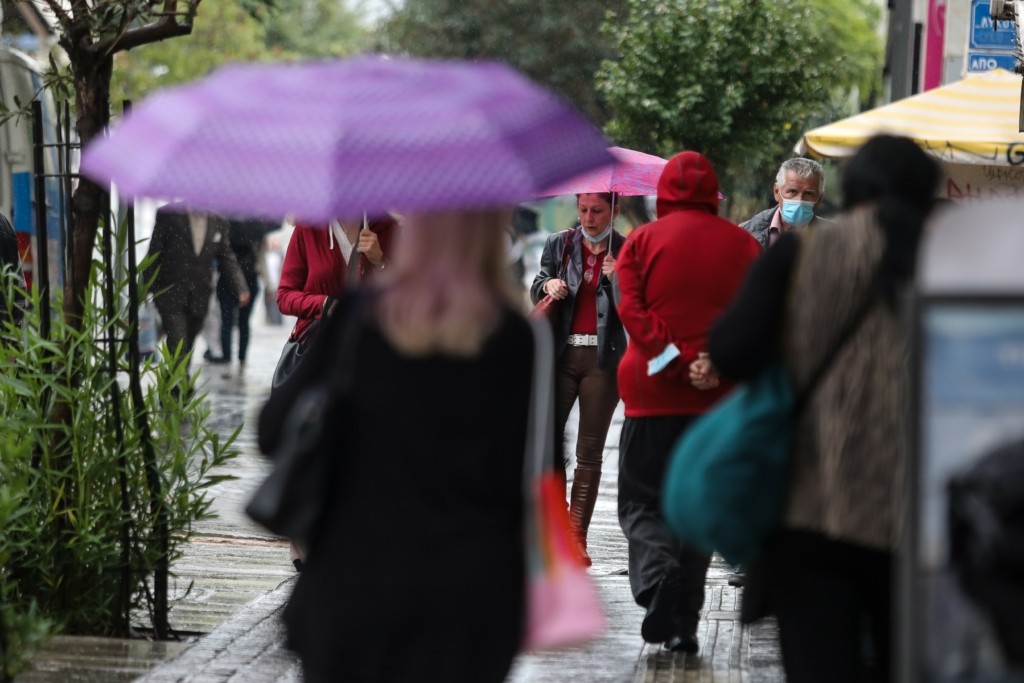 Φθινοπωρινό το σκηνικό του καιρού με βροχές και καταιγίδες την Τρίτη