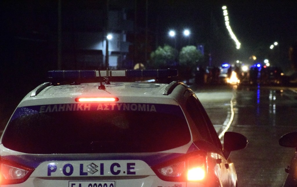 Τρόμος για υπάλληλο ψιλικατζίδικου στη Θεσσαλονίκη – “Μπούκαραν” και τον απείλησαν με αεροβόλο (pic)