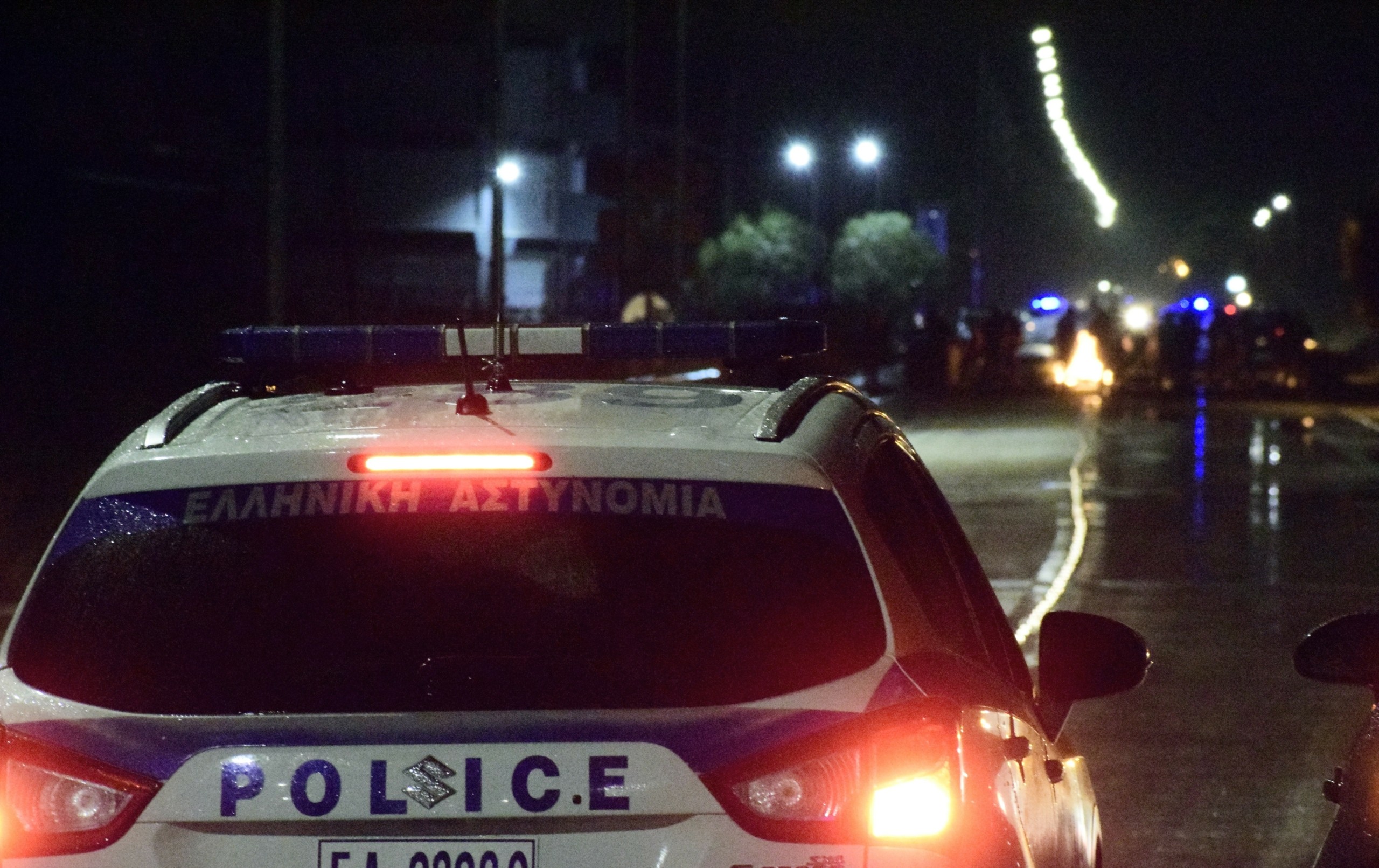 Τρόμος για υπάλληλο ψιλικατζίδικου στη Θεσσαλονίκη – “Μπούκαραν” και τον απείλησαν με αεροβόλο (pic)