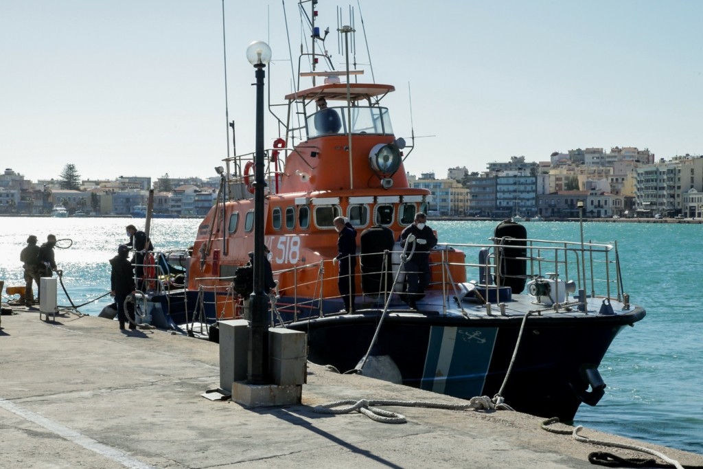 Ναυάγιο με μετανάστες στα Χανιά – Η άφιξη των διασωθέντων στην Παλαιοχώρα (pics)