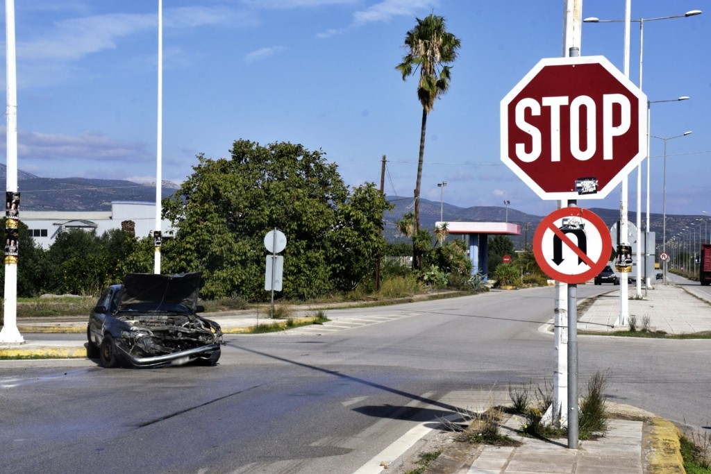 Αιματηρό τροχαίο στη Μεσσηνία – Νεκρός 21χρονος, χαροπαλεύει ο οδηγός του αυτοκινήτου