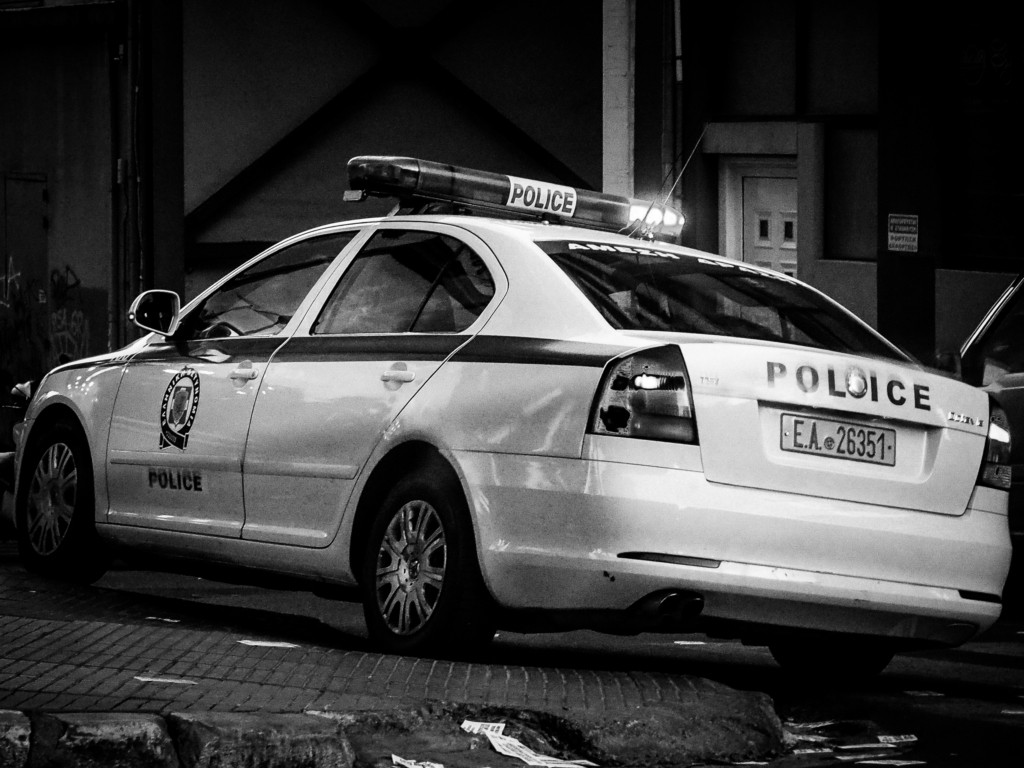 Χτύπησε και βίασε τη γυναίκα του μπροστά στα παιδιά τους – Την κρατούσε κλειδωμένη μέσα