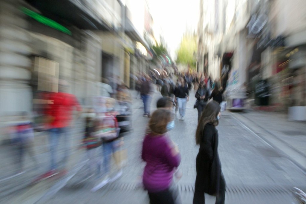Νέο ρεκόρ κρουσμάτων την Παρασκευή – 6.909 μολύνσεις και 450 διασωληνωμένοι