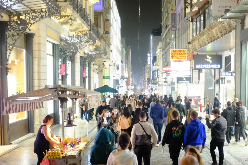 “Σαφάρι” ελέγχων σε όλη τη χώρα και ουρές στα φαρμακεία για τεστ – Λουκέτο σε κλαμπ στο Γκάζι (vids)
