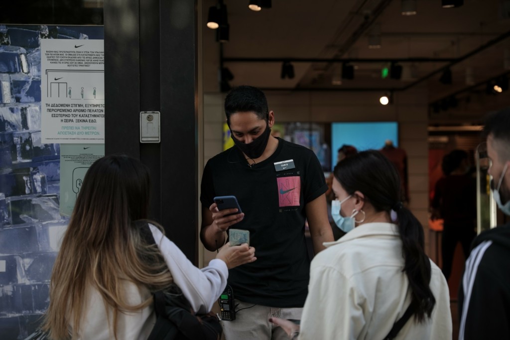 Πώς θα μπαίνουμε από σήμερα σε τράπεζες και δημόσιες υπηρεσίες – Ποια πιστοποιητικά πρέπει να έχετε μαζί σας