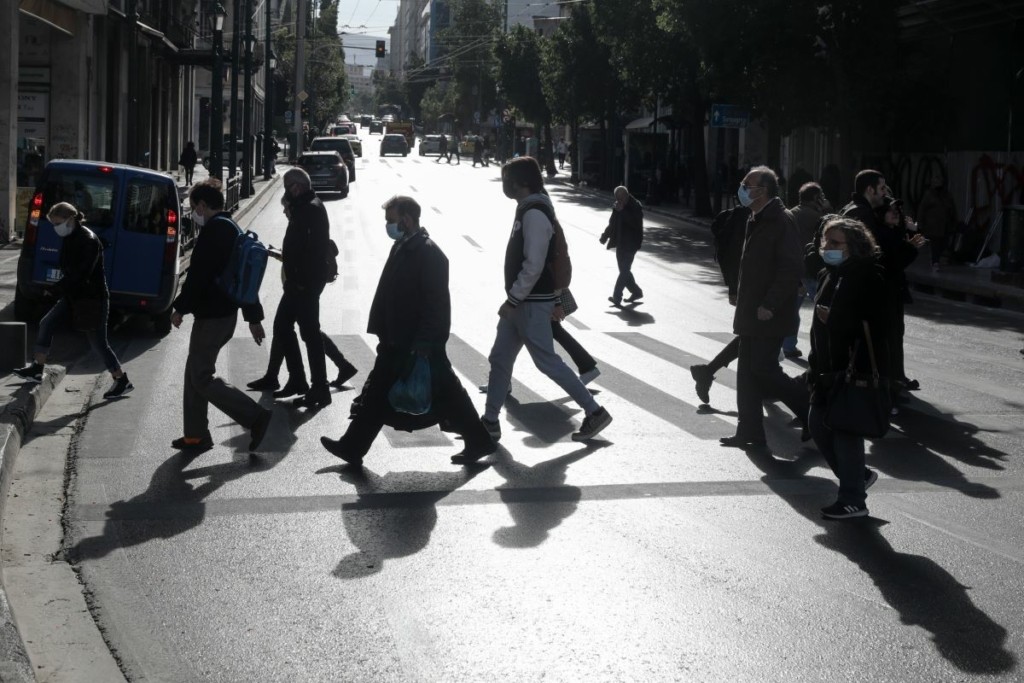 Περισσότερα από 8.000 νέα κρούσματα αναμένονται την Τετάρτη