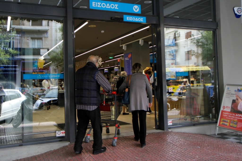 Παγώνη για ανεμβολίαστους – “Με διπλή μάσκα και rapid test στα σούπερ μάρκετ”