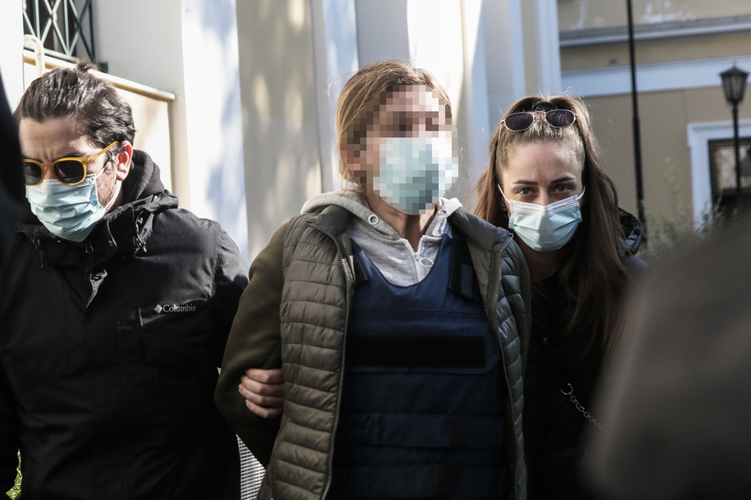 Στον ανακριτή η εικαστικός για την απόπειρα δολοφονίας του γιατρού – Οι απίστευτοι ισχυρισμοί της για το τι πραγματικά συνέβη