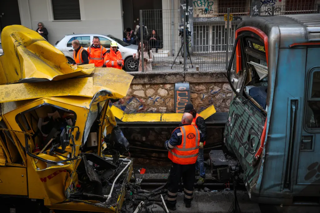 Συγκέντρωση διαμαρτυρίας κάνουν οι εργαζόμενοι έξω από τη ΣΤΑΣΥ – Την Παρασκευή η κηδεία του εργάτη (pics)