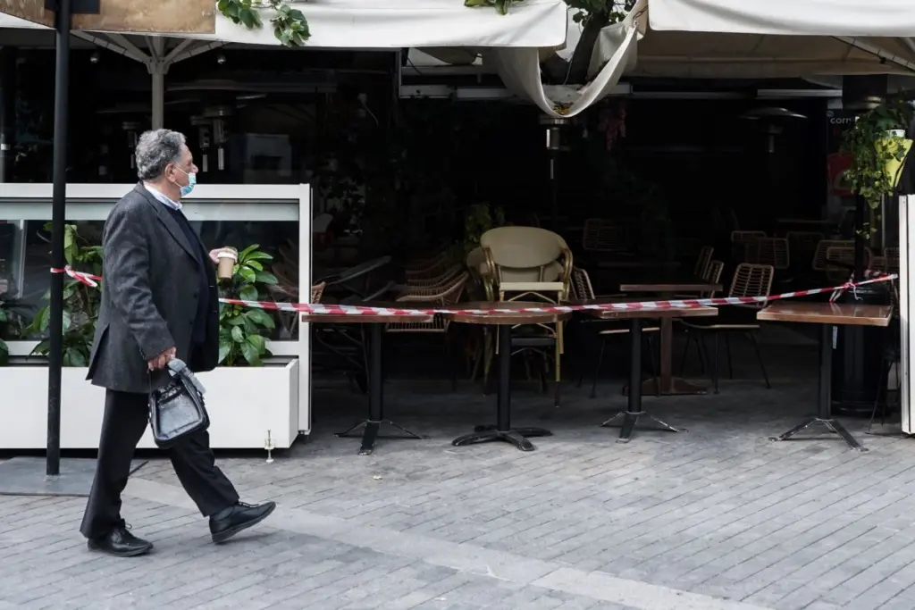 Σταθερά πρώτη η Αττική με περισσότερα από 1.000 κρούσματα – Μικρή μείωση των μολύνσεων στη Θεσσαλονίκη