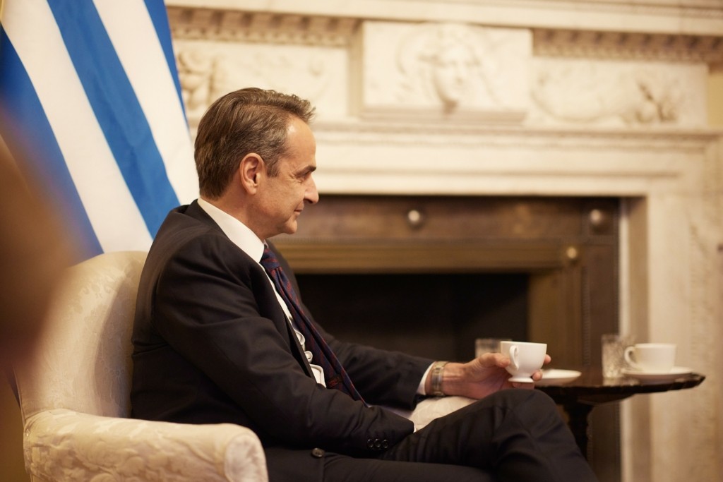 Μητσοτάκης σε Έλληνες του Λονδίνου – “Στις εκλογές του 2023 θα ψηφίσετε από τον μόνιμο τόπο κατοικίας σας”