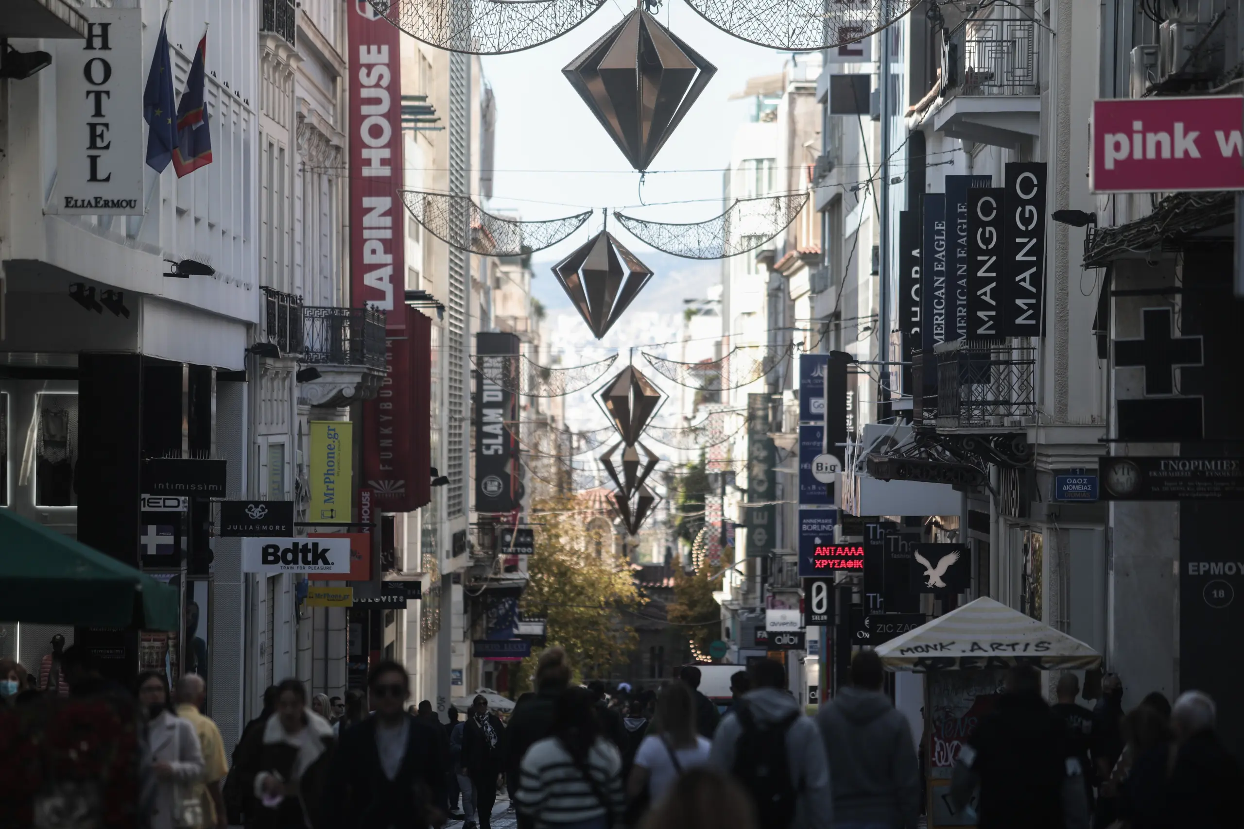 Αποστολή Μητσοτάκη στην Περιφέρεια με στόχο τους εμβολιασμούς και την ανάπτυξη της οικονομίας