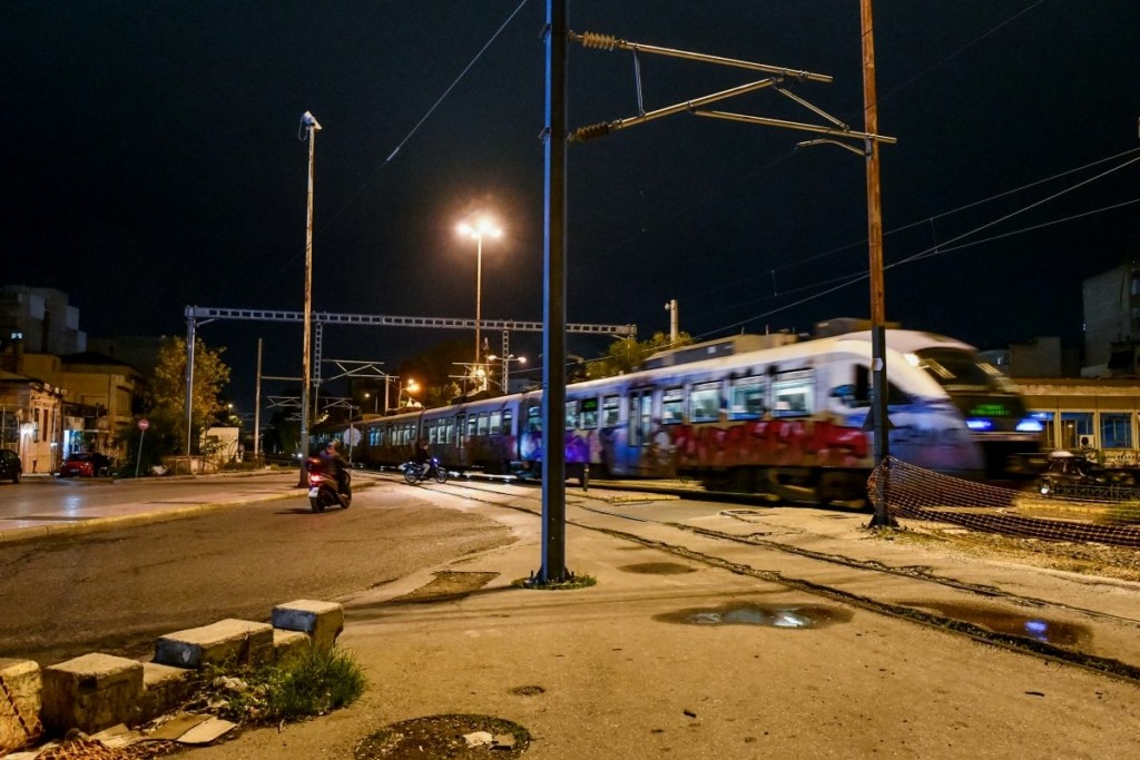 Σοκαριστικό περιστατικό στην Κωνσταντινουπόλεως – Τρένο παρέσυρε γυναίκα