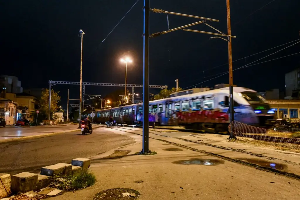 Σοκαριστικό περιστατικό στην Κωνσταντινουπόλεως – Τρένο παρέσυρε γυναίκα