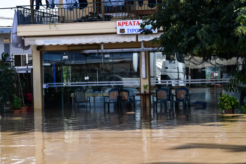 Τεράστια προβλήματα από την κακοκαιρία στην Ηλεία – Απεγκλώβισαν μαθητές με τρακτέρ (pics)