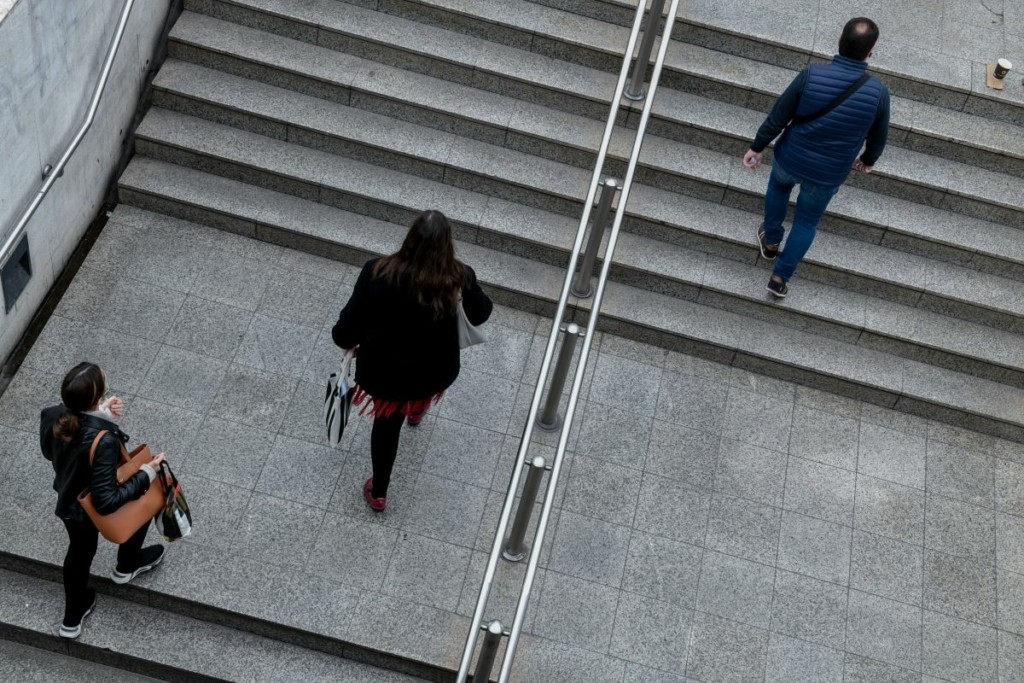 Περισσότερα από 1.000 κρούσματα στη Θεσσαλονίκη – 1.679 νέες μολύνσεις στην Αττική