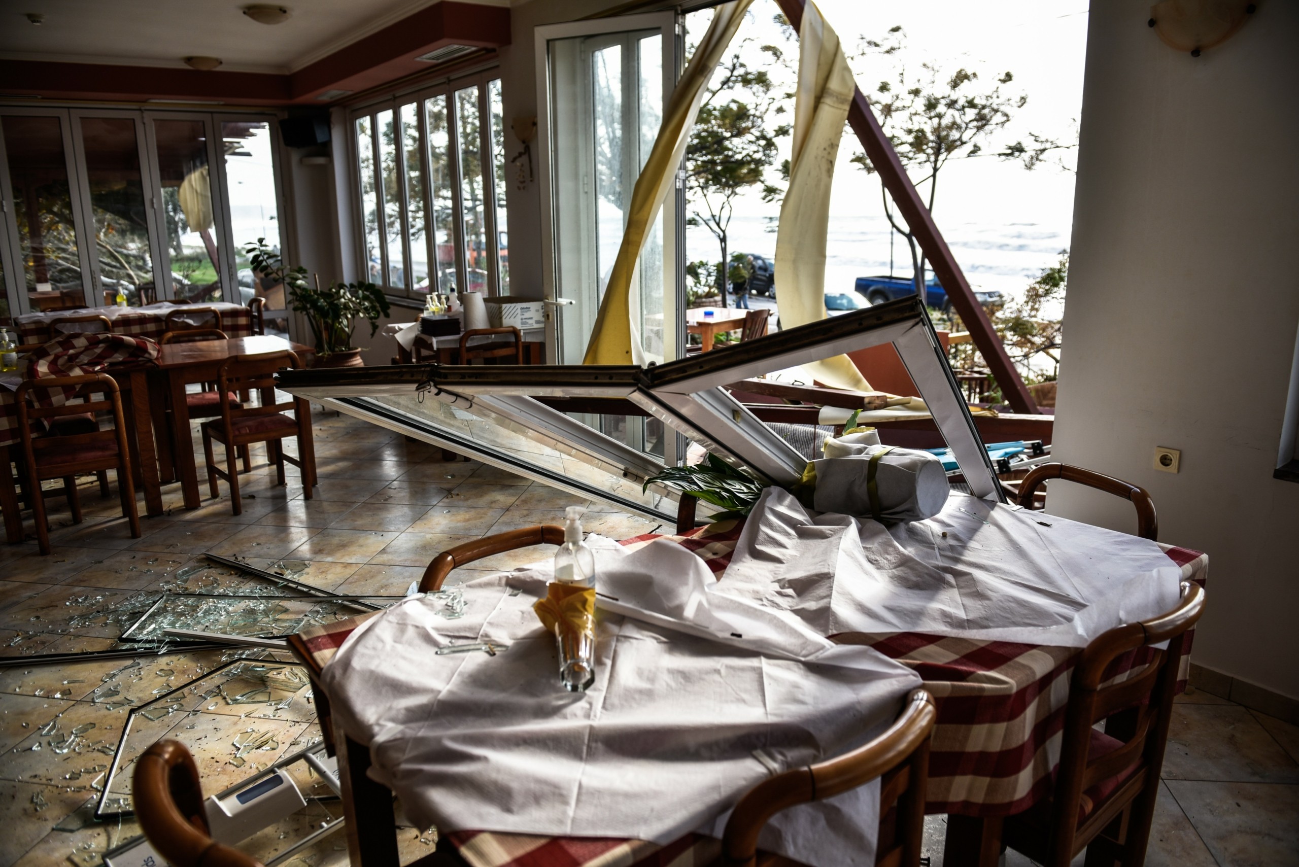 Ανεμοστρόβιλος “τσάκισε” χωριό της Πρέβεζας – Συγκλονιστικές φωτογραφίες