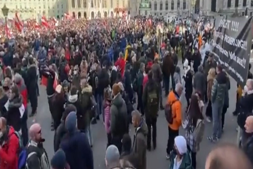 Χιλιάδες διαδηλωτές στους δρόμους της Βιέννης κατά των νέων μέτρων – Η διαδήλωση ξεκίνησε από ακροδεξιό κόμμα (vid)