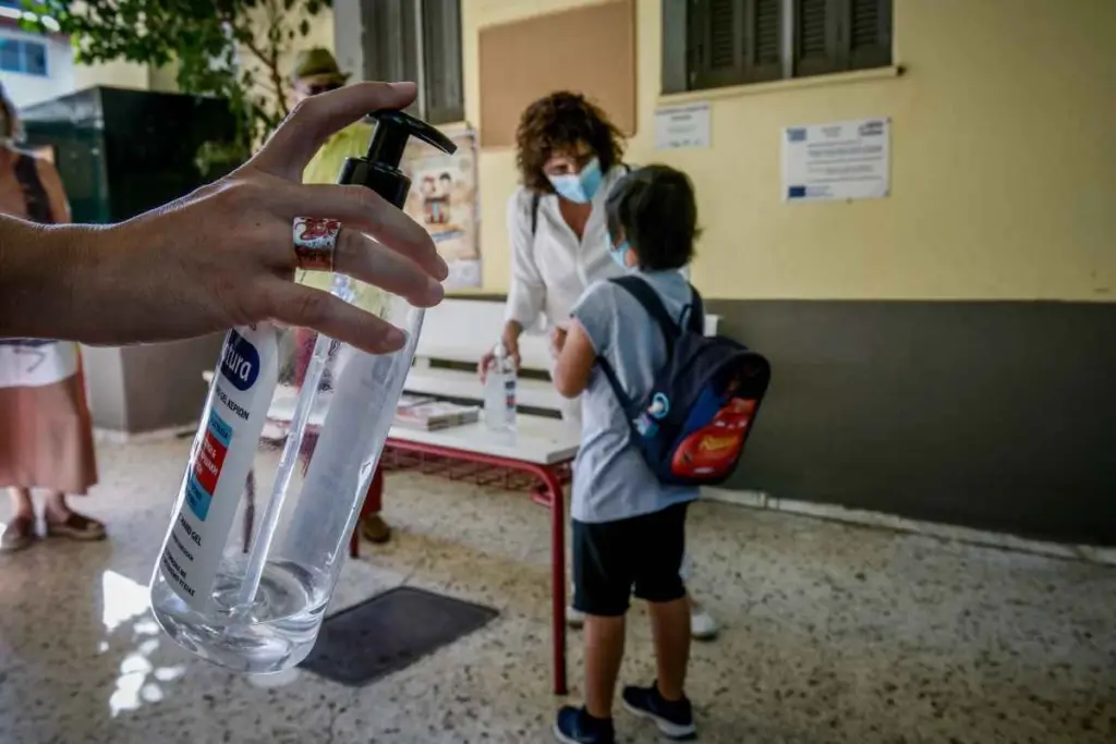 Γέμισαν αντισηπτικό το μπουκάλι νερού συμμαθητών τους – Η φάρσα που παραλίγο να γίνει τραγωδία