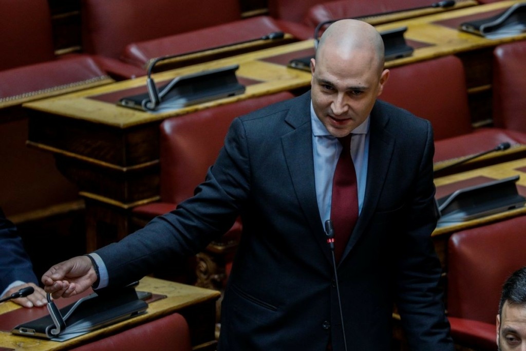 Αποδοκιμασίες στο μνημόσυνο του Κωνσταντίνου Κατσίφα δέχτηκε ο Μπογδάνος (vid)