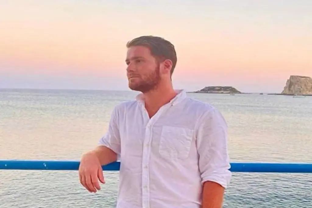 “Ντέφι” θα πάει στο J2US ο James Καφετζής – Με ουζάκια τη βγάζει λίγες ώρες πριν το λαμπερό show