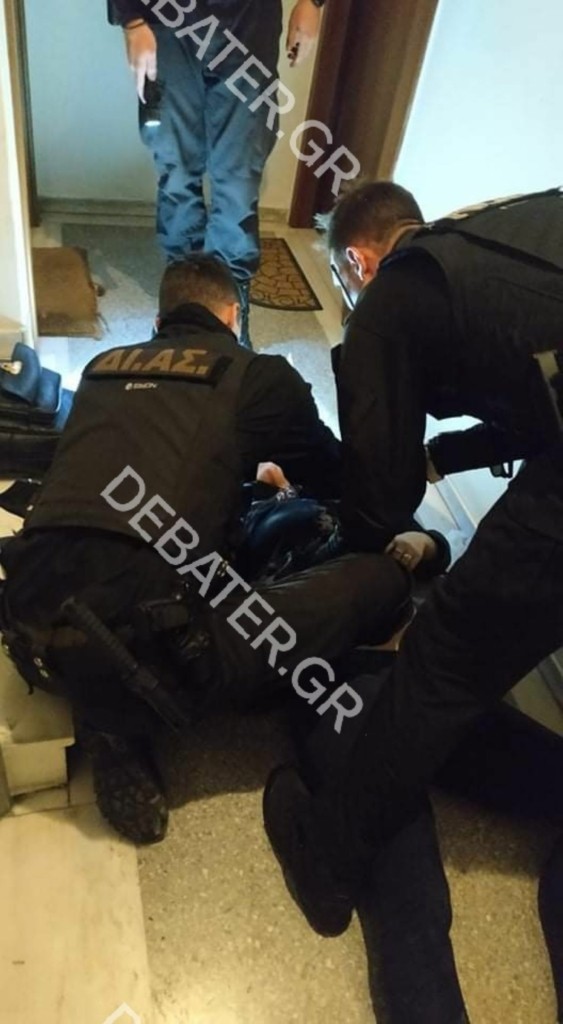 Άνδρες της ΔΙΑΣ έσωσαν γυναίκα μετά από σοβαρό τραυματισμό – Είχε προηγηθεί ενδοοικογενειακό επεισόδιο (pics)