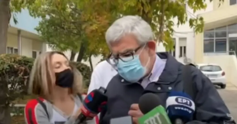 Κατέρρευσε on camera ο διευθυντής της κλινικής Covid στη Λάρισα (vid)