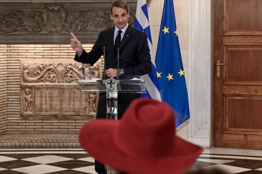 Τι μεταδίδουν τα διεθνή ΜΜΕ για τη “σύγκρουση” του Κυριάκου Μητσοτάκη με την Ολλανδή δημοσιογράφο
