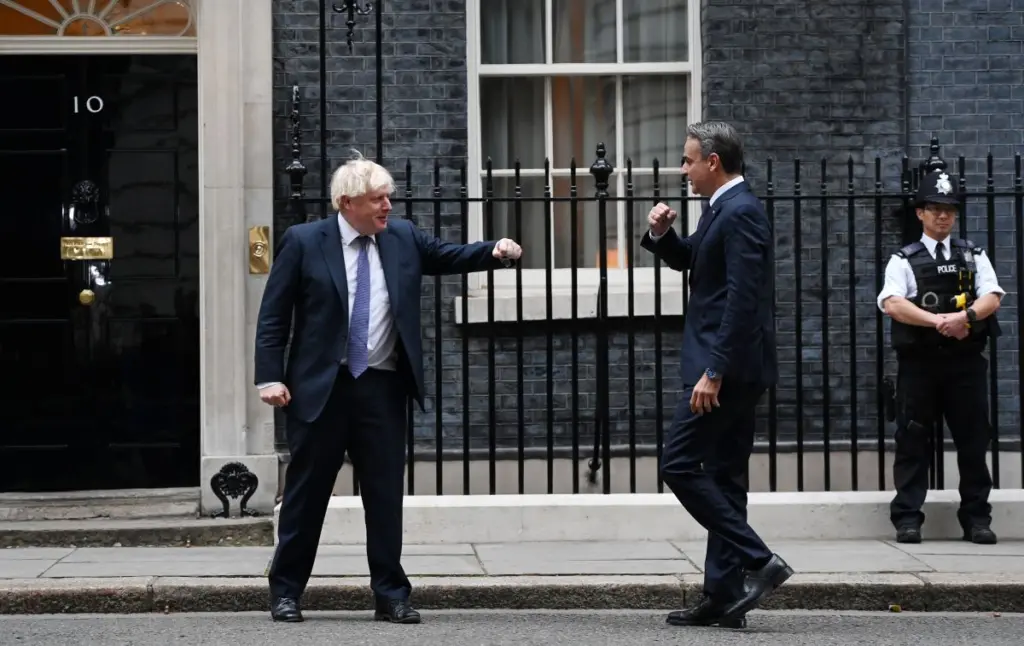 Όλος ο διάλογος Μητσοτάκη-Τζόνσον στην Downing Street – Θέμα επανένωσης των γλυπτών του Παρθενώνα