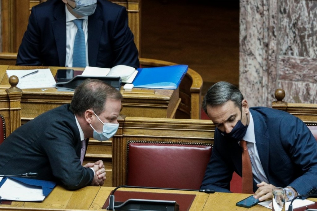 Τα “περαστικά” του πρωθυπουργού στον Κώστα Καραμανλή