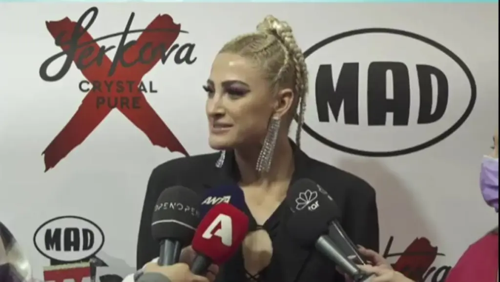 Η Τούνη απαντά στα σχόλια της Γερμανού για τα social media – “Είμαι αυθόρμητη και το πληρώνω” (vid)