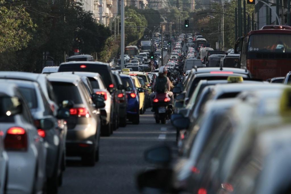 Ανοίγει η πλατφόρμα για τα τέλη κυκλοφορίας – Όλα όσα πρέπει να γνωρίζουν οι ιδιοκτήτες των ΙΧ