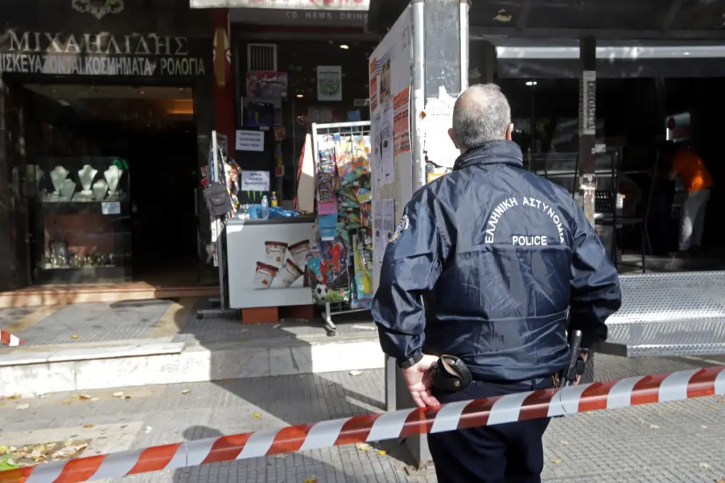 Πάλεψε για τη ζωή του με τον ληστή ο 44χρονος υπάλληλος – Κάλυκα πολυβόλου βρήκε η αστυνομία (vid)