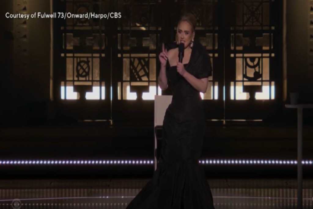 “Σάρωσε” στα Brit Awards η Adele και με μια μοναδική ερμηνεία εντυπωσίασε τους θαυμαστές της (vids)