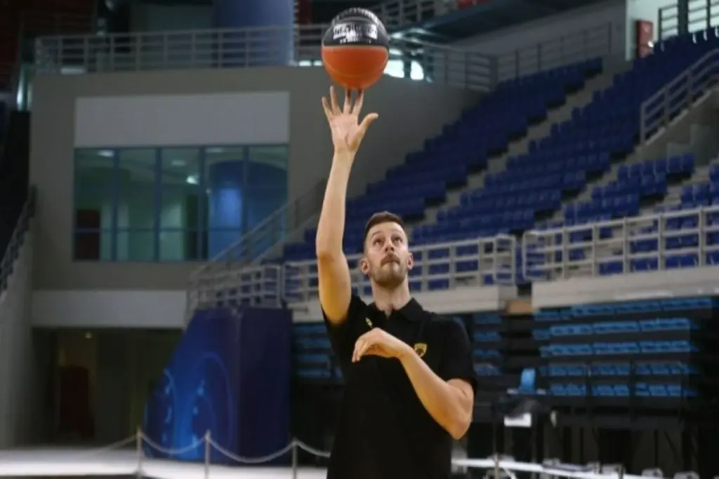Η ανακοίνωση της ΚΑΕ ΑΕΚ για την κατάσταση της υγείας του Στέφαν Γέλοβατς