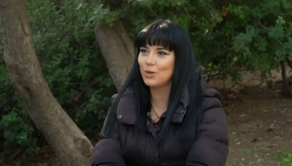 “Έκλεισε την πόρτα, μου όρμησε, ούρλιαζα, έκανα εμετό” – Συγκλονίζει η Άννα Τσουκαλά για τη σεξουαλική παρενόχληση