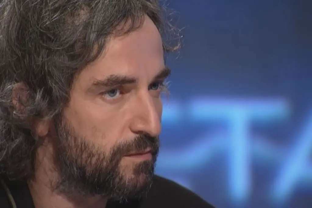 “Δε θα μετέχω σε ένα “πιστοποιημένο” ντάνιασμα ανθρώπων” – Η πρώτη απάντηση του Σερβετάλη για την παράσταση “Ρινόκερος”
