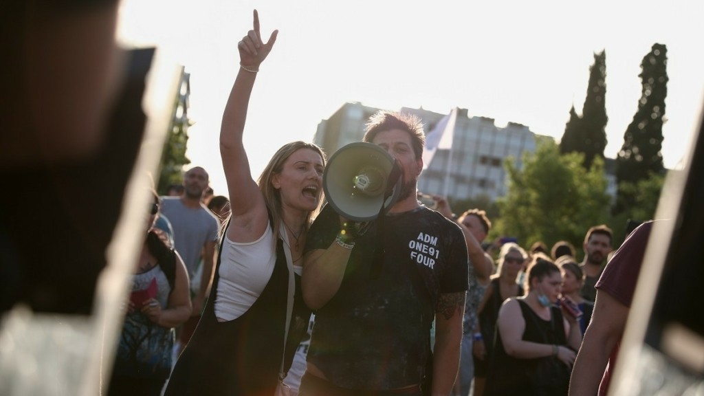 Στο “μικροσκόπιο” των Αρχών επτά περιπτώσεις αρνητών για fake news – Τι περιλαμβάνουν οι δικογραφίες (vid)