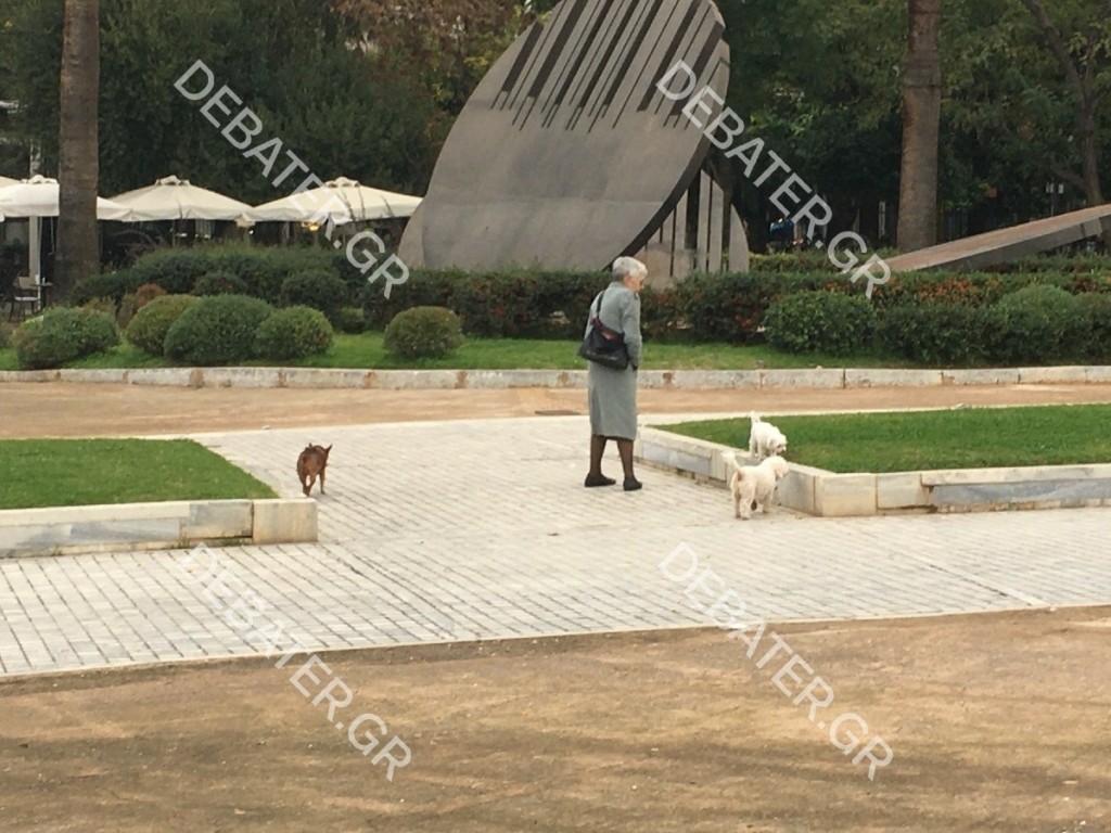 Συγκινεί η γυναίκα που βρήκε το μωράκι στο Αρχαιολογικό Μουσείο – “Αν ήμουν 50 ετών θα το υιοθετούσα” (vid)