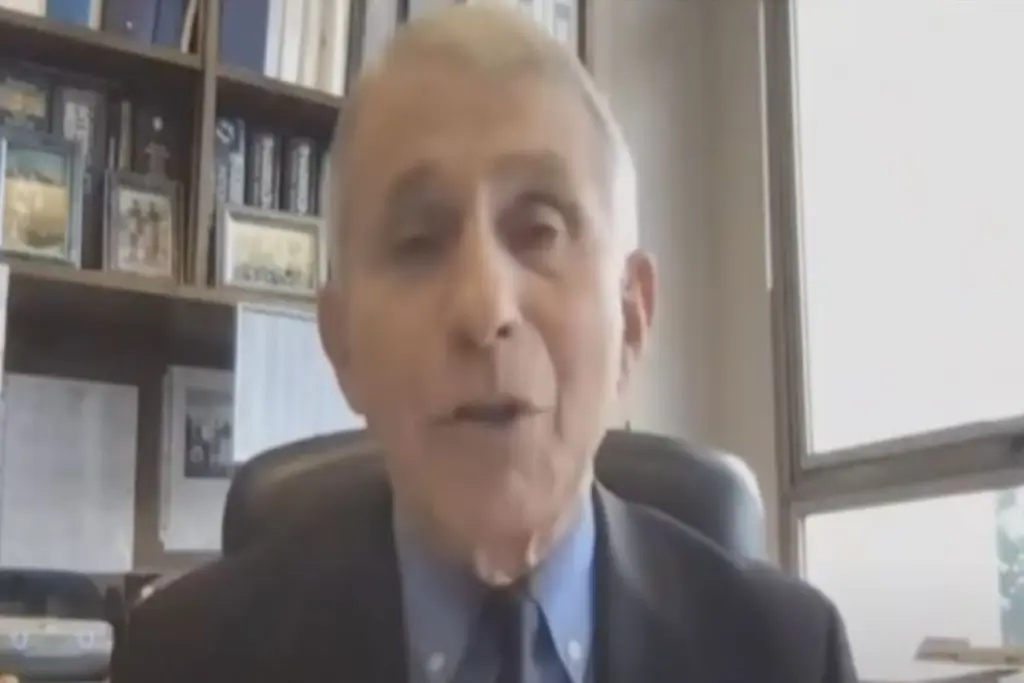 Φαούτισ για εμβολιασμούς – “Θα χρειαστεί πολύ περισσότερος κόσμος να εμβολιαστεί και να λάβει αναμνηστικές δόσεις”