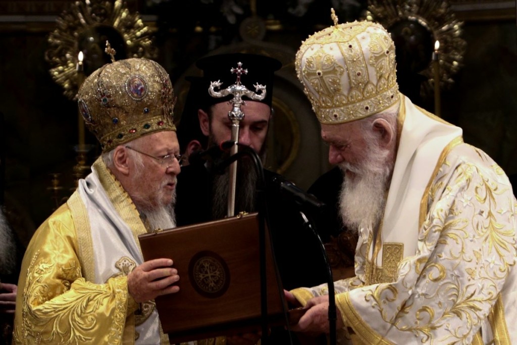 Βαρθολομαίος και Ιερώνυμος συλλειτούργησαν στη Μητρόπολη Αθηνών – Το μήνυμα για την πανδημία