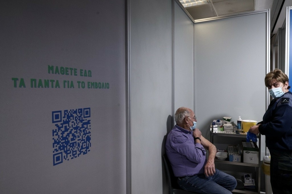 Σχεδόν 600.000 πολίτες άνω των 60 δεν έχουν εμβολιαστεί – “Καμπανάκι” κινδύνου από τον Άκη Σκέρτσο