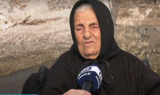 Η απίστευτη γιαγιά 100 ετών στη Λακωνία – “Έκανα την τρίτη δόση για να μην φύγω μία ώρα αρχύτερα” (vid)