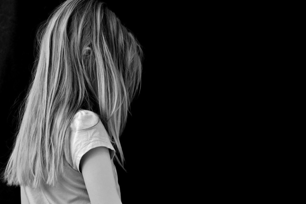 Σε σοκ η οικογένεια του 29χρονου αστυνομικού που κατηγορείται για ασέλγεια στη 4χρονη κόρη του – Ξεσπά ο πατέρας του